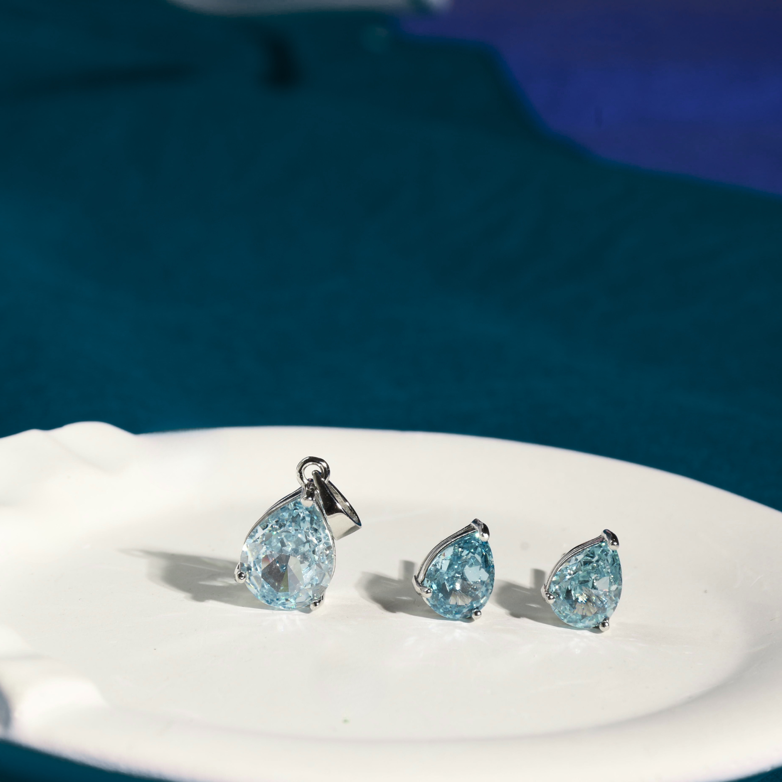 Ekaa Dewdrop Sky Blue Silver Necklace Set