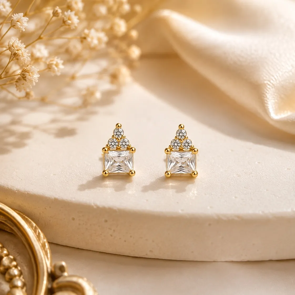  Gold Princess-Cut Stud Earring