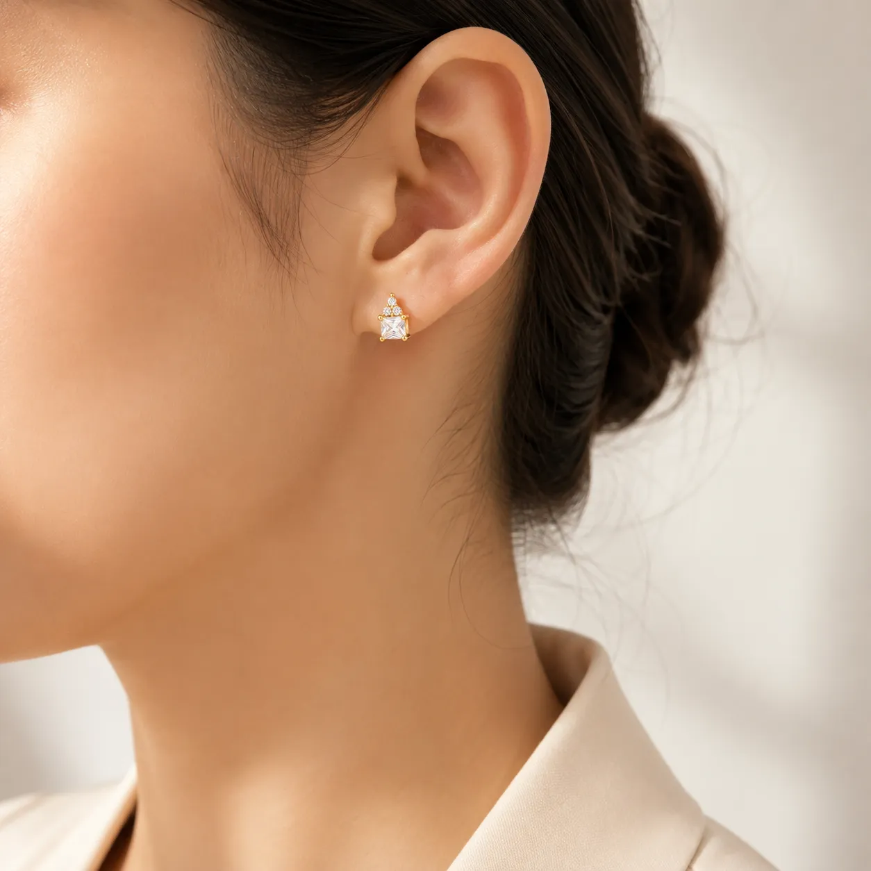  Gold Princess-Cut Stud Earring